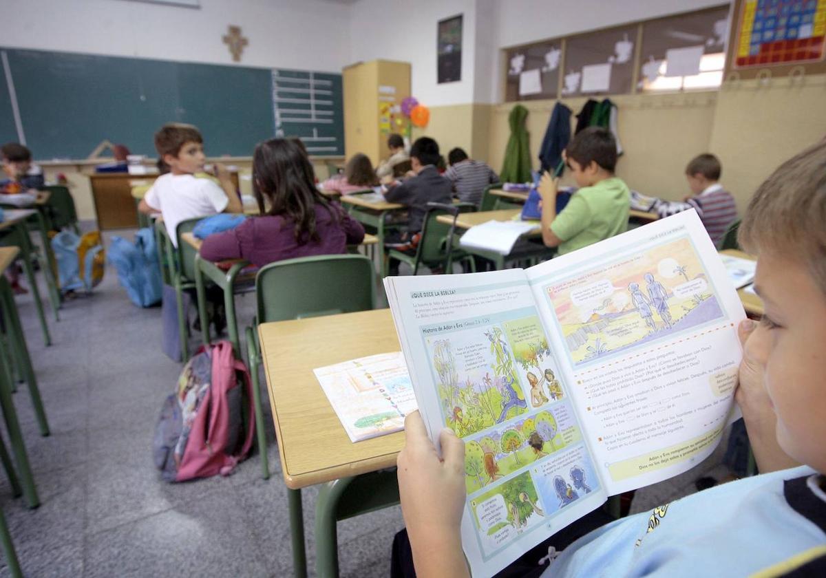 Educación ya no podrá asignar la materia alternativa a la Religión si las familias no la eligen