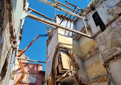 Imagen secundaria 1 - El derribo de la casa de Calahorra, piedra a piedra