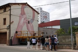 La intervención de Toquen es la más grande de este año, y la segunda que da la bienvenida a los visitantes que llegan a Baños de Río Tobía.