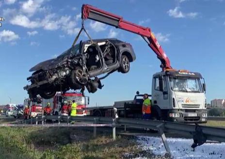 Imagen secundaria 1 - Daños cuantiosos en los vehículos implicados en el accidente.