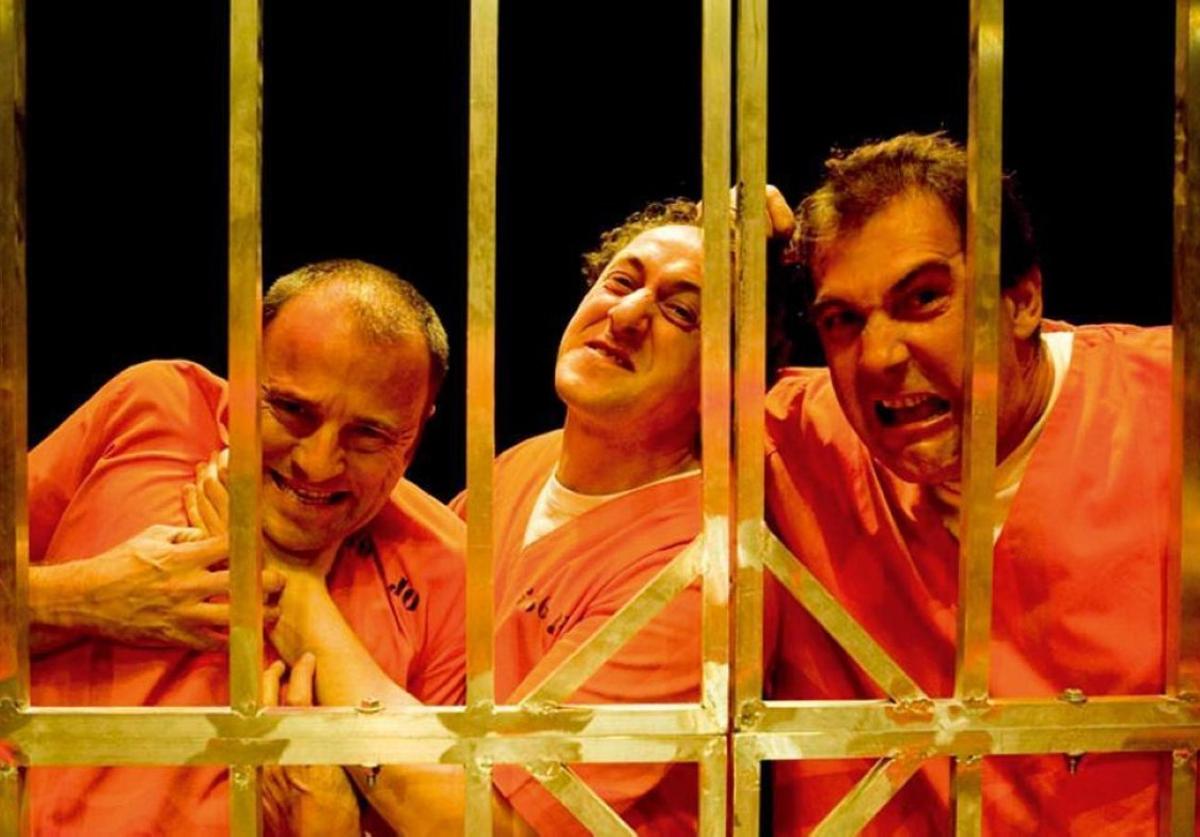 Tres de los protagonistas de '666' tras los barrotes.