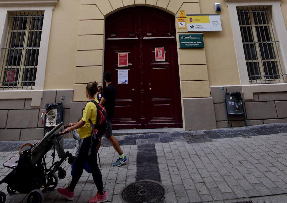 Podemos propone una consulta para elegir el nombre de la biblioteca regional
