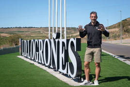 Iñaki Sáenz, en las instalaciones de la ciudad deportiva de la UD Logroñés.