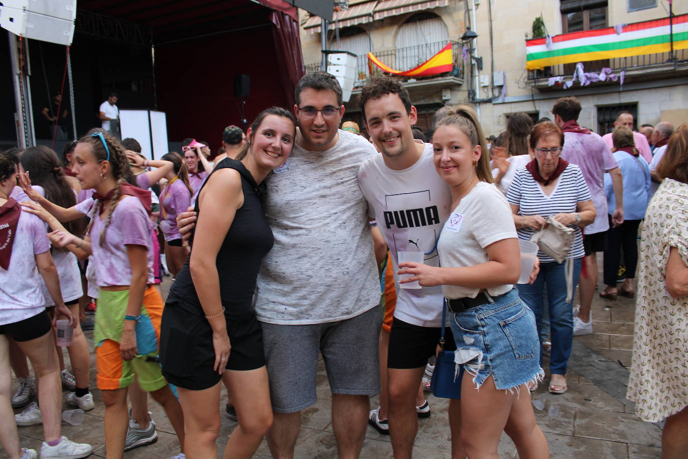 Cenicero dispara el cohete de fiestas