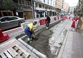 Obras para la construcción del eje ciclista en avenida de Portugal actualmente suprimido.