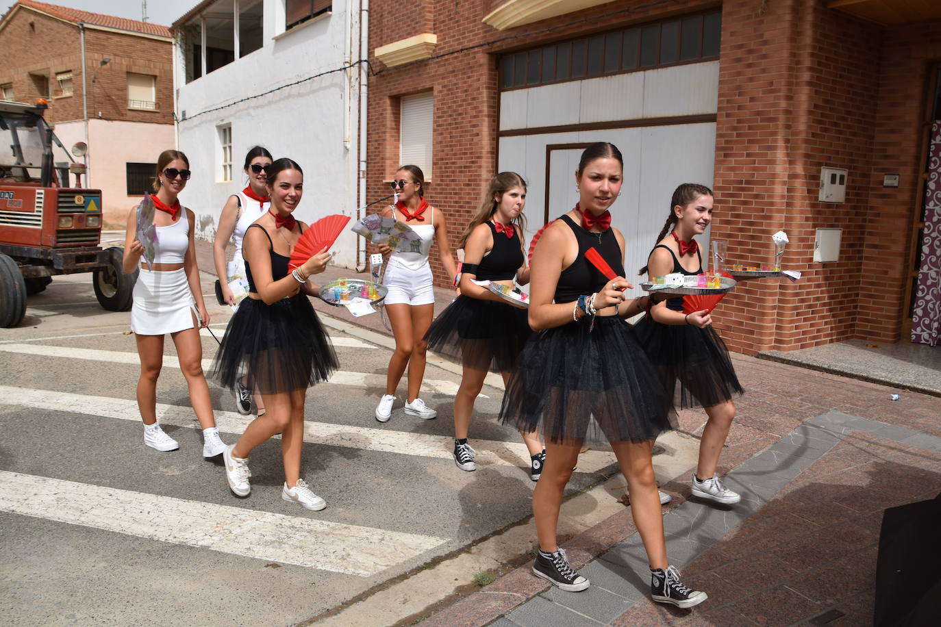 Chupinazo y carrozas de Pradejón