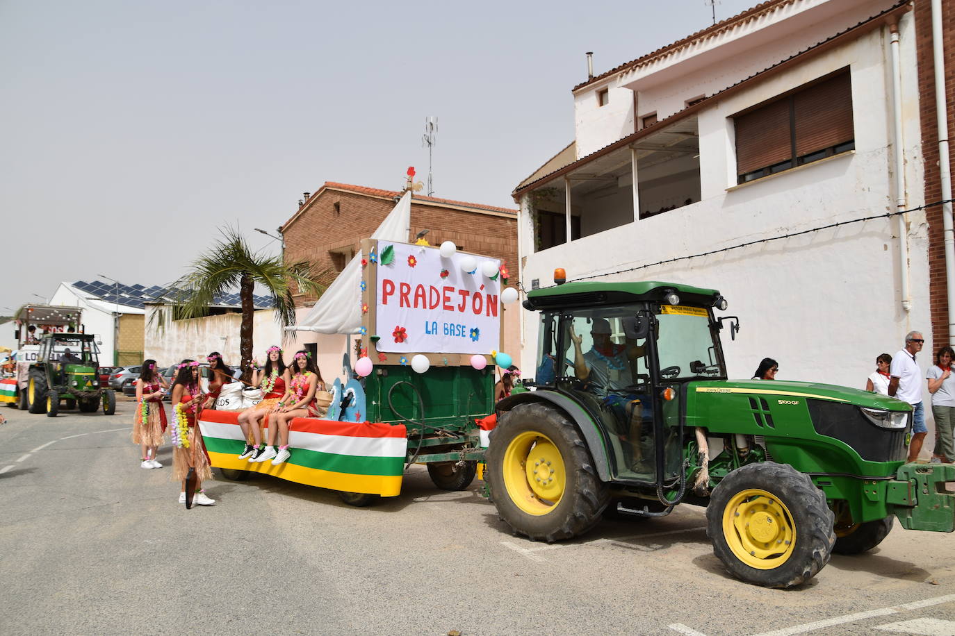 Chupinazo y carrozas de Pradejón