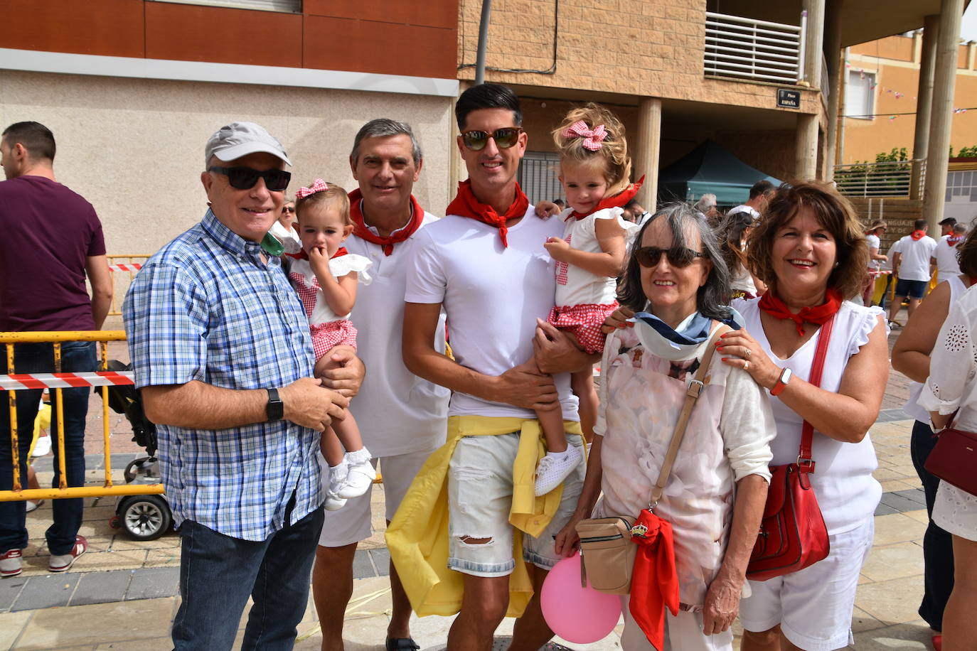 Chupinazo y carrozas de Pradejón