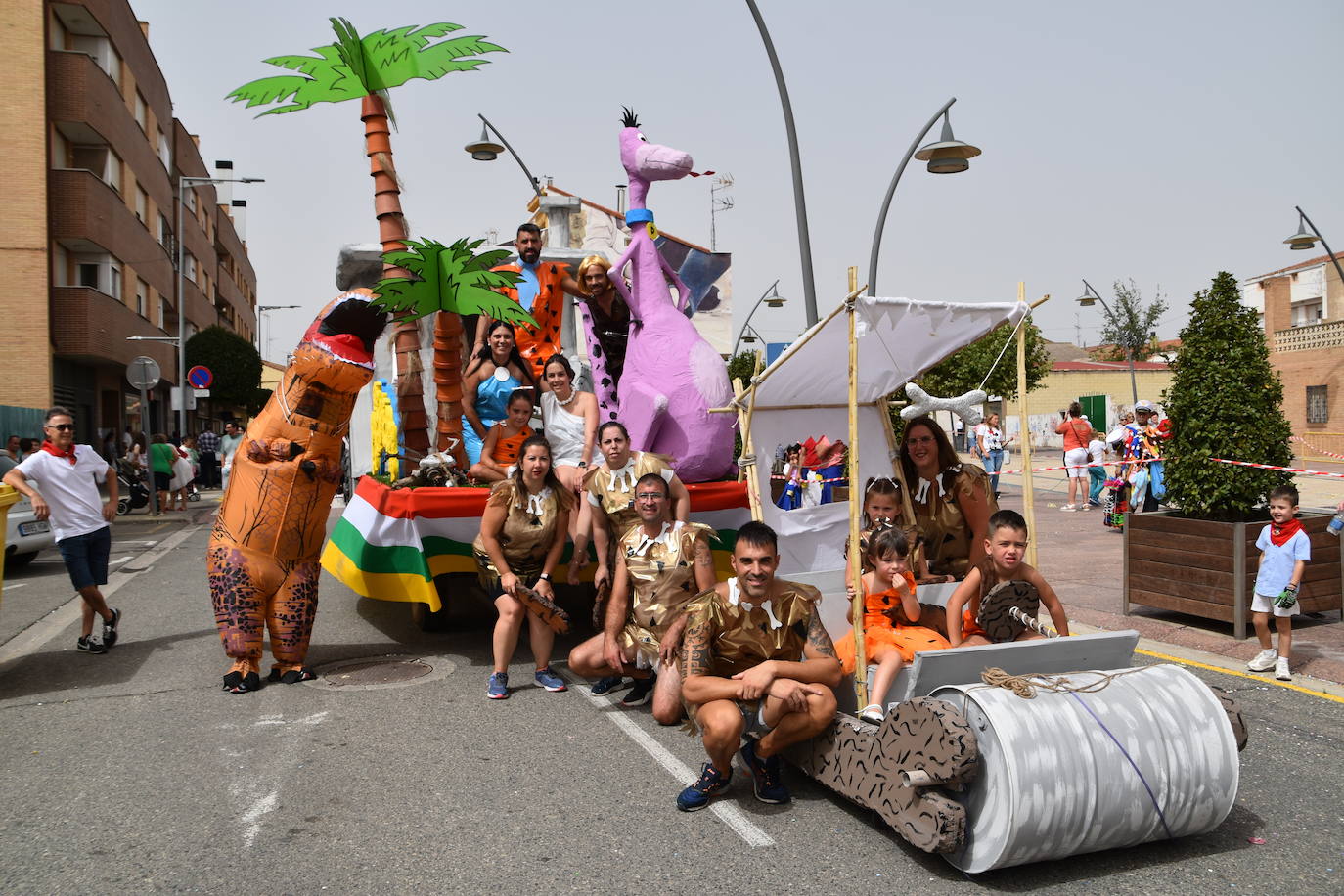 Chupinazo y carrozas de Pradejón