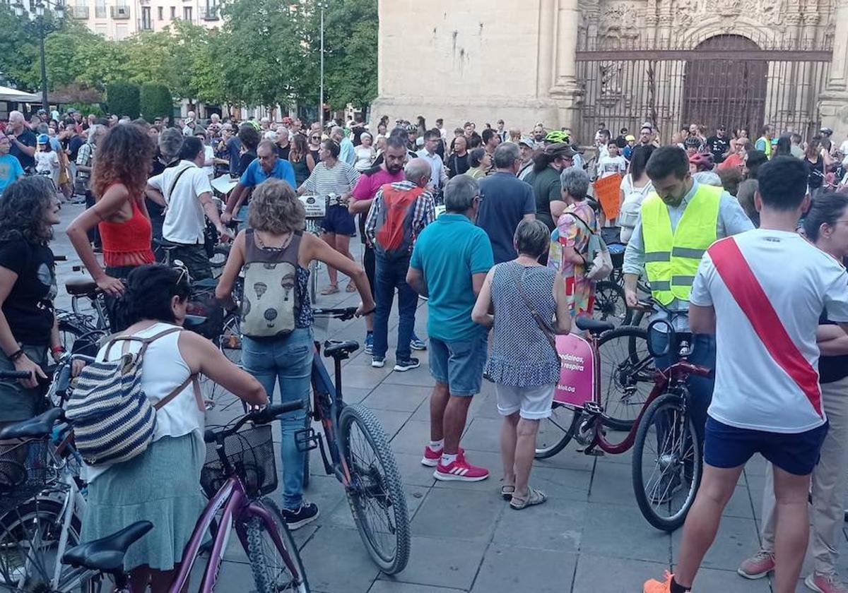 Medio millar de personas en la bicicletada de Logroño más numerosa