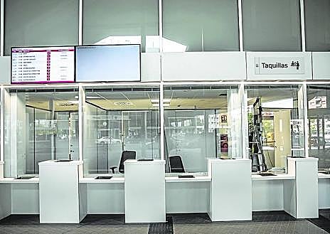 Imagen secundaria 1 - La escalera y la parte de arriba, de momento, estarán cerradas. Debajo, taquillas para la venta presencial de billetes y entrada.