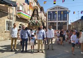 Cornago procesiona a la Virgen