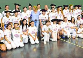 Foto de familia de las paloteras que participaron ayer en el torneo interfederaciones.