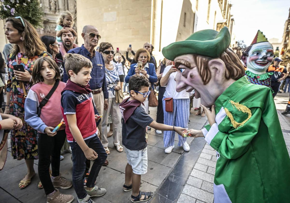 Gigantes y cabezudos en Logroño.