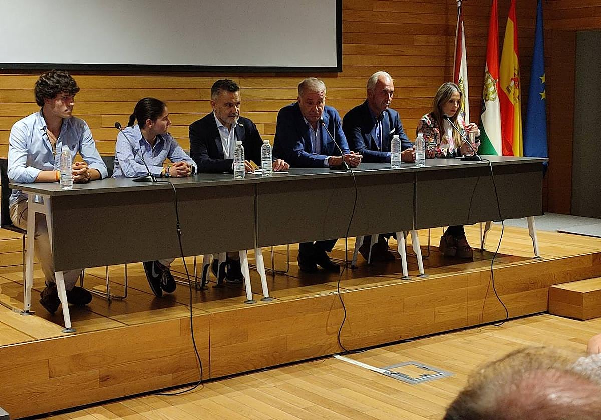 Patricia Sacristán, Aarón Navas y Alberto Donaire, en el Bolsín Taurino del día 18