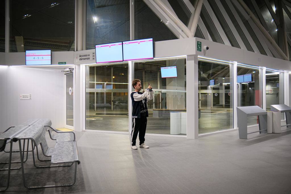 Los últimos viajes en la vieja y el primero en la nueva estación de autobuses