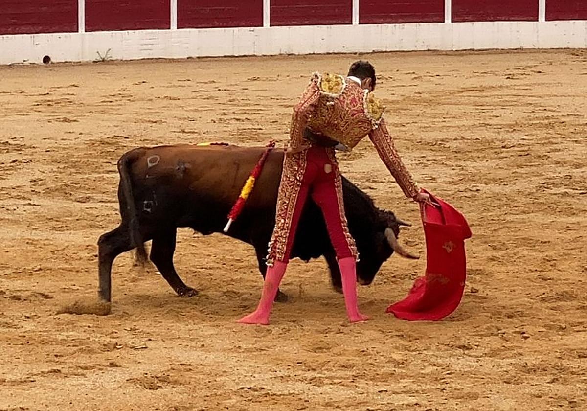 Derechazo de Luis Mariscal al tercero de la tarde.
