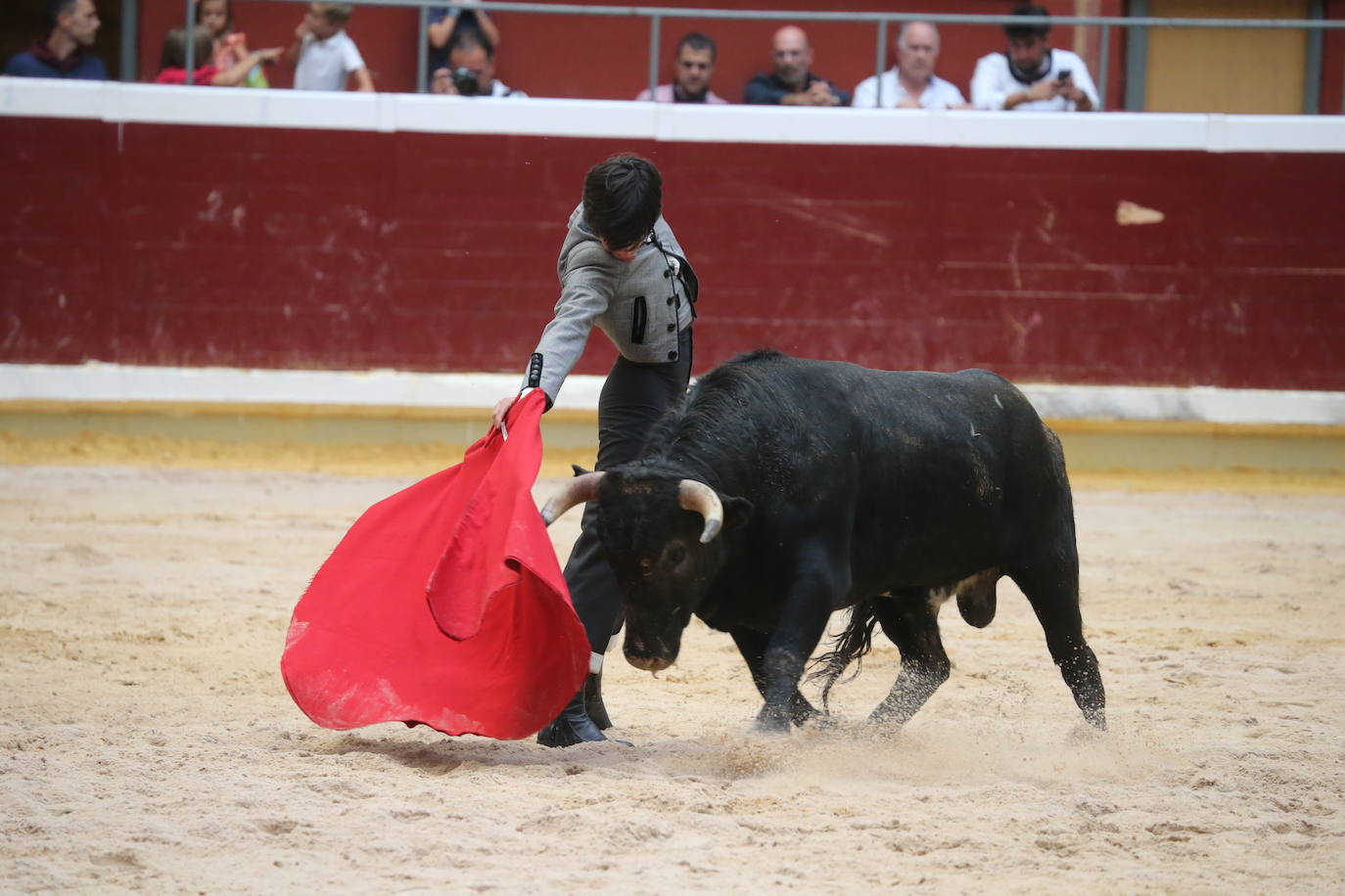 La cantera riojana se da cita en la plaza de toros de La Ribera