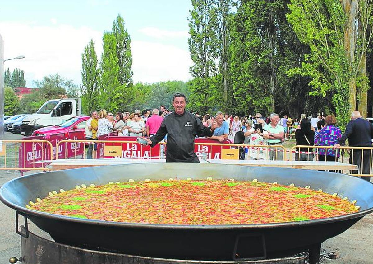 Imagen secundaria 1 - Paellas y Grand Prix de las fiestas najerinas de este lunes. 