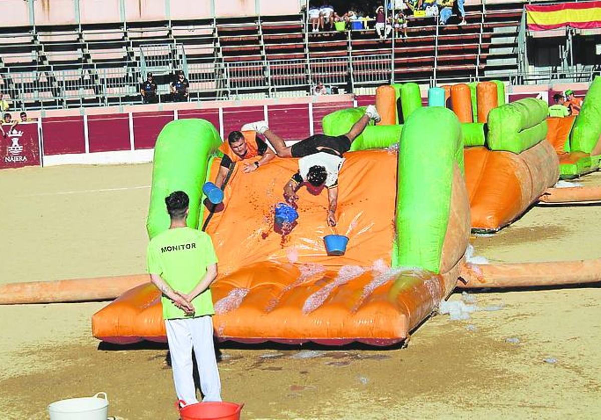 Imagen principal - Paellas y Grand Prix de las fiestas najerinas de este lunes. 