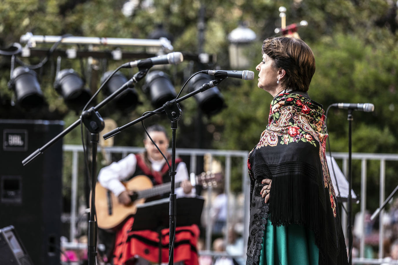 Festival de jotas en el Espolón
