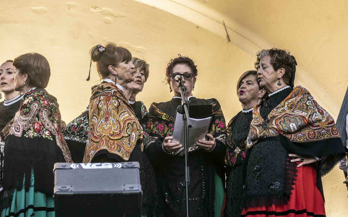 Festival de jotas en el Espolón