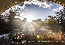 Festival de jotas en el Espolón