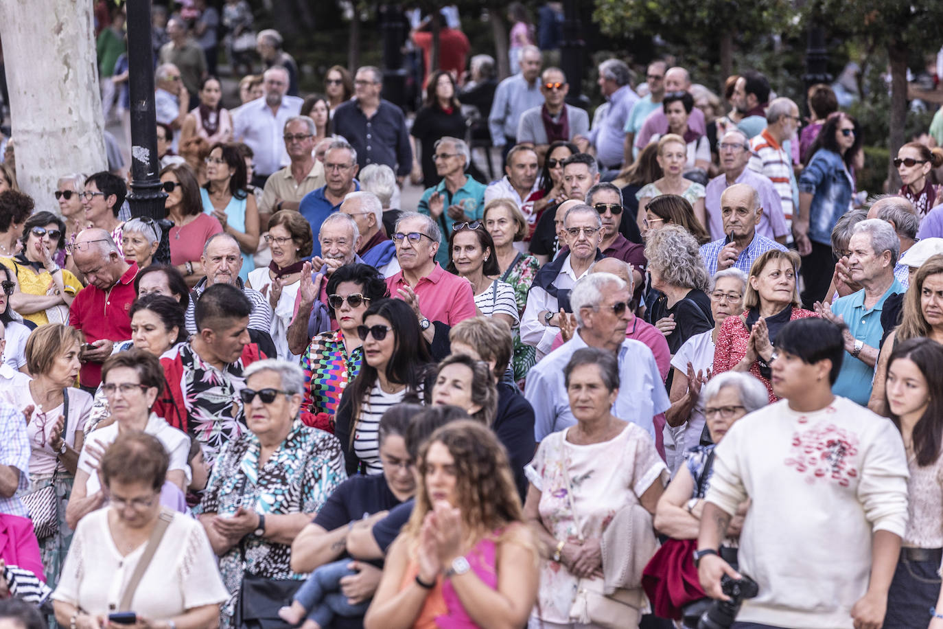 Festival de jotas en el Espolón