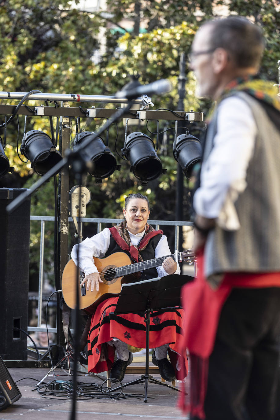 Festival de jotas en el Espolón