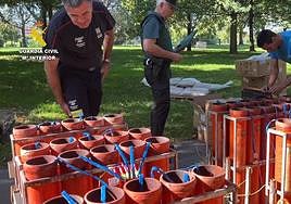Labores de inspección de una de las instalaciones de pirotecnia prevista para San Mateo.