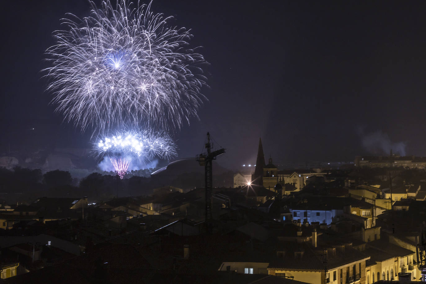 Noche de fuegos artificiales con Pirotecnia Zaragozana
