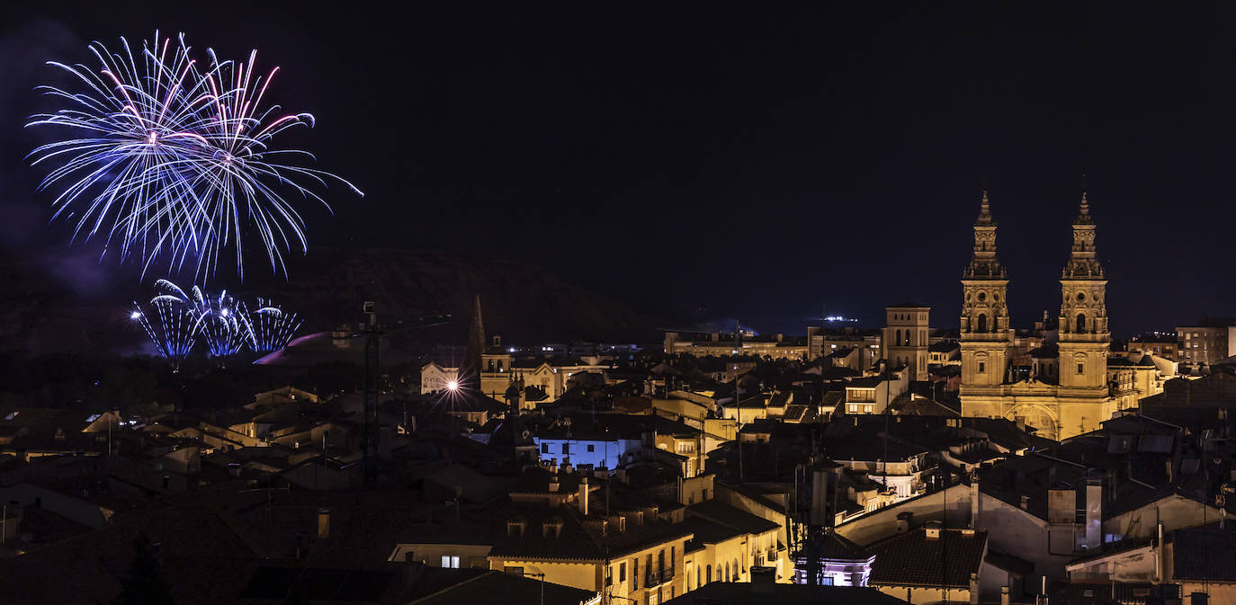 Noche de fuegos artificiales con Pirotecnia Zaragozana