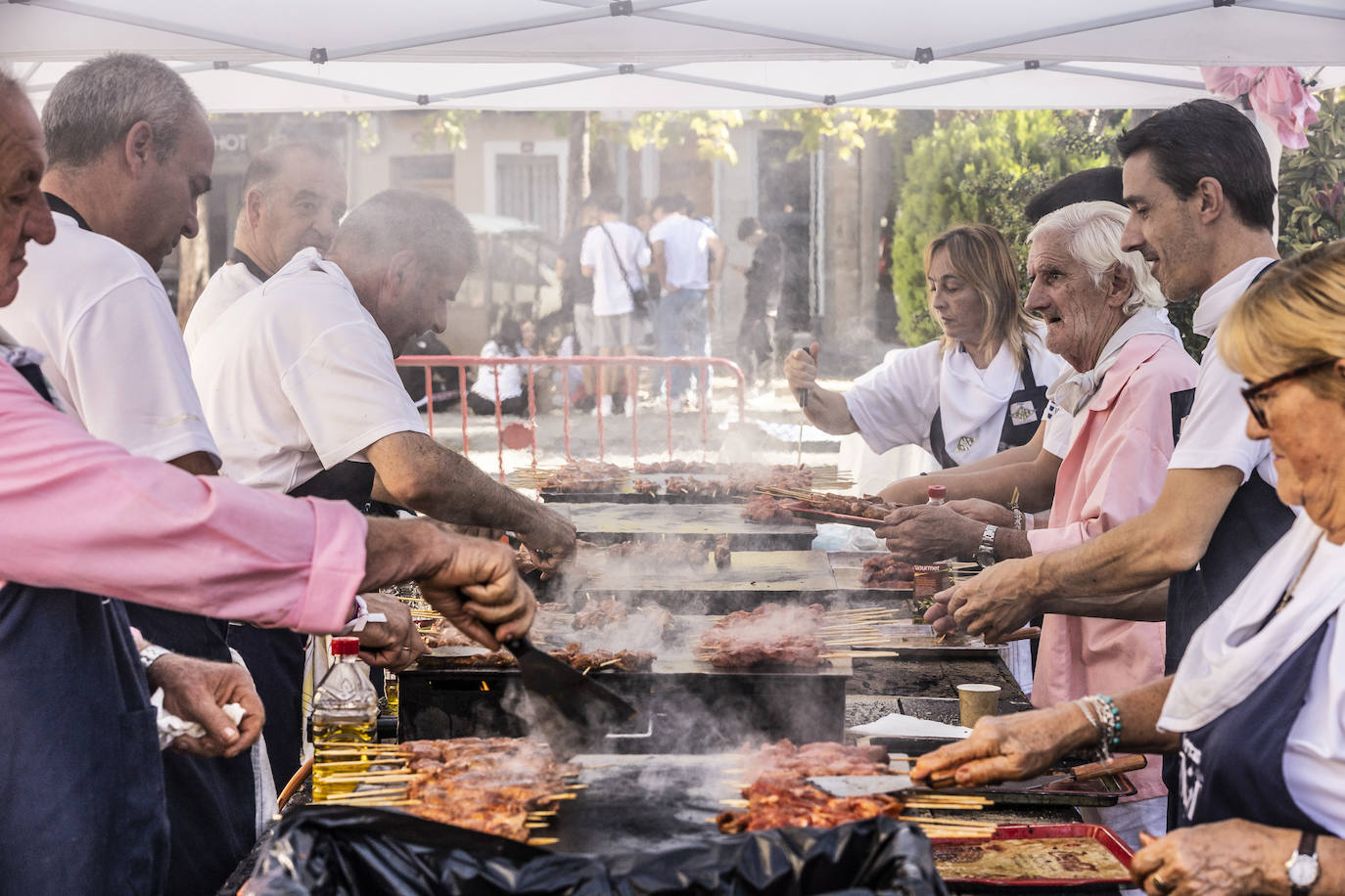 Degustación de choricillo y panceta en la plaza del Mercado