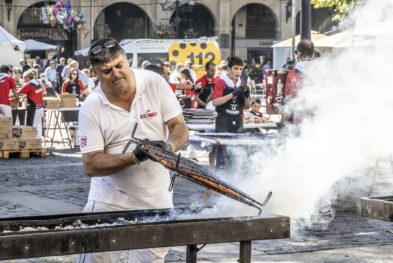 Degustación de choricillo y panceta en la plaza del Mercado