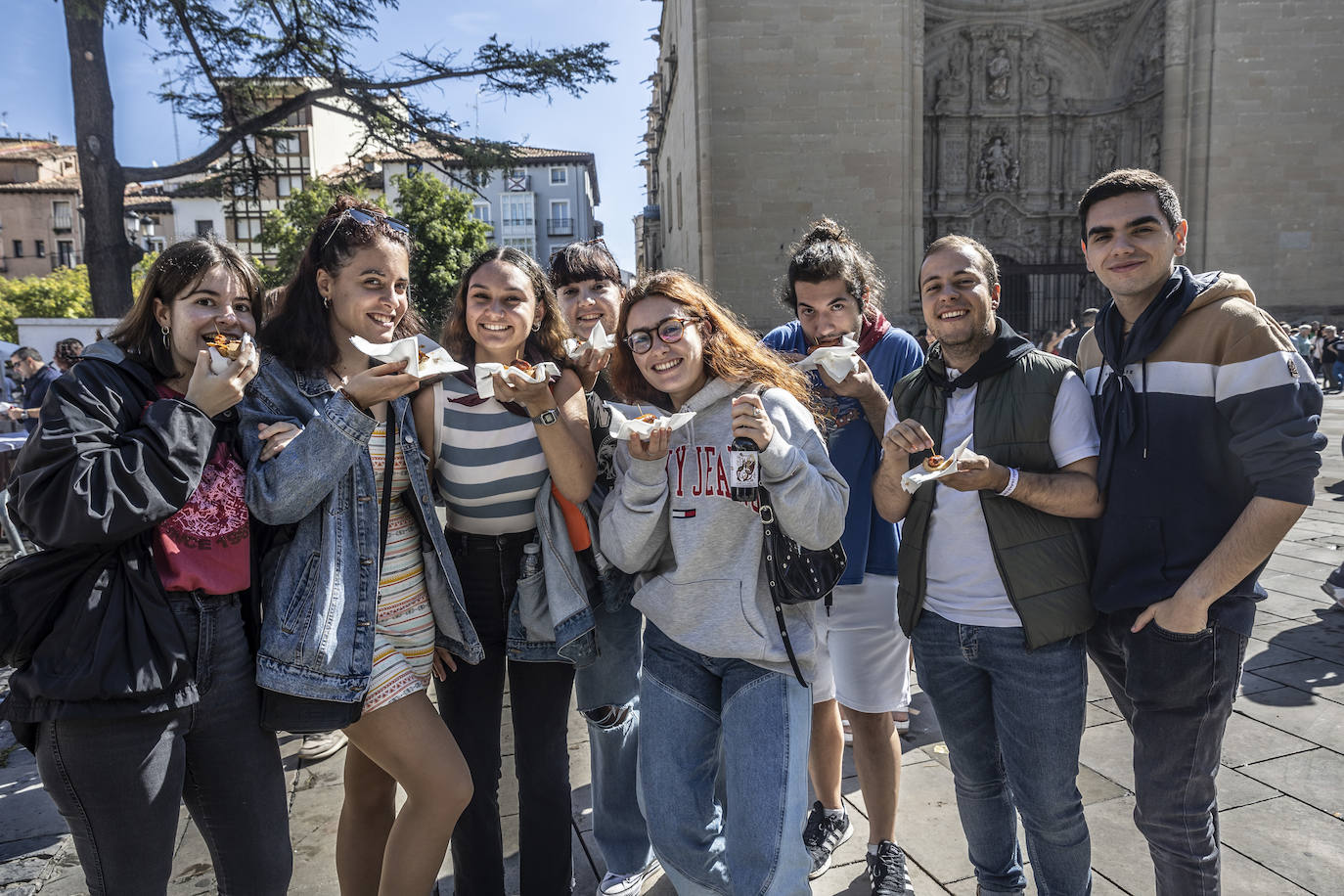 Degustación de choricillo y panceta en la plaza del Mercado