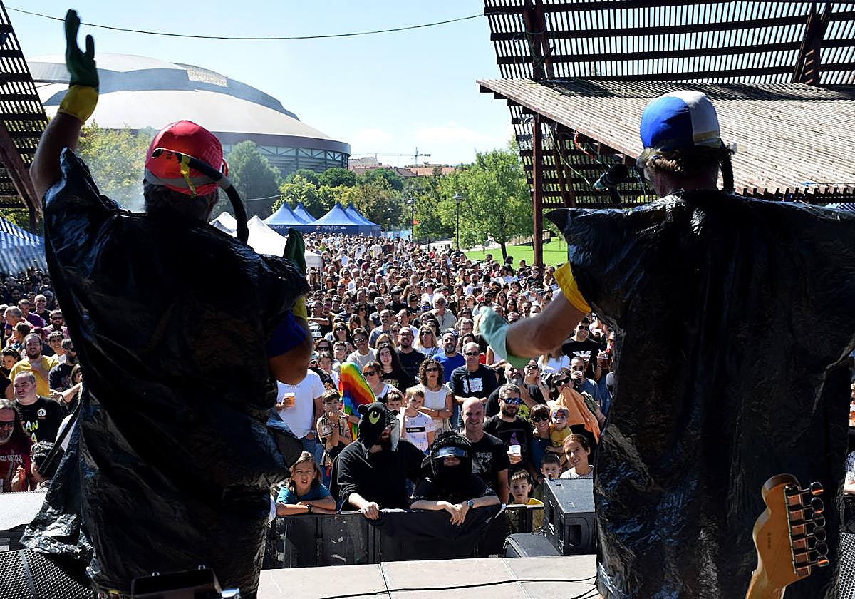 Los Gandules se meten al público en el bolsillo en el Espacio Peñas