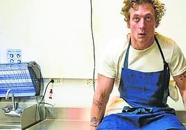 Jeremy Allen White encarna al cocinero Carmen 'Carmy' Berzatto.