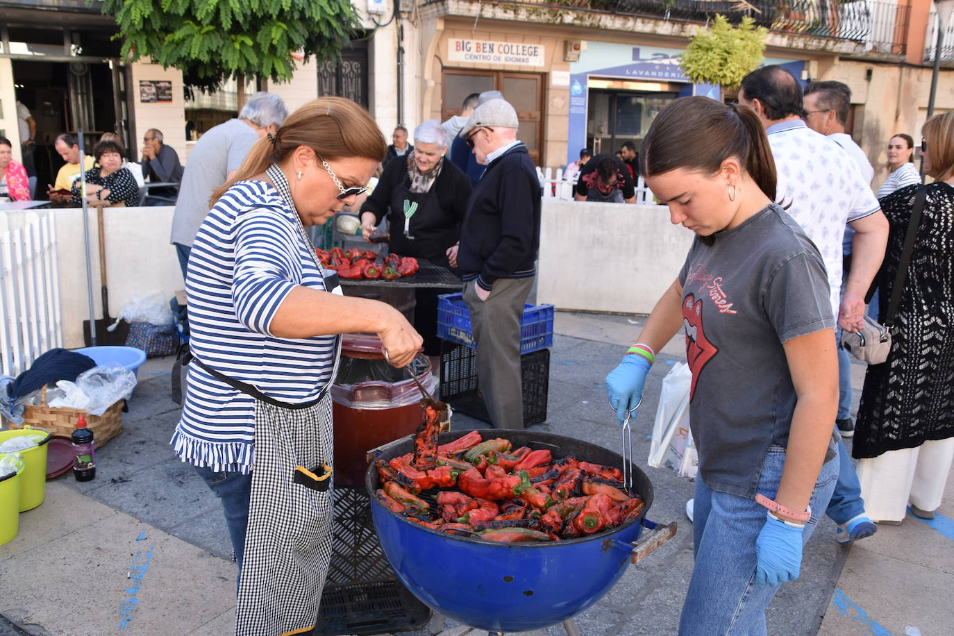 &#039;Calahorra con pimientos&#039; llena las calles de olor y sabor