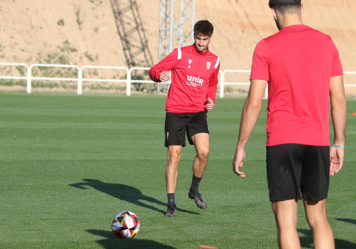 Cristian Fernández, en el entrenamiento de este martes en la ciudad deportiva.