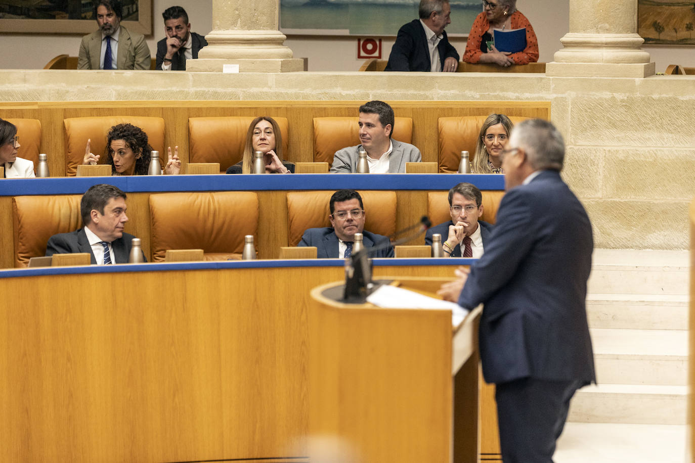 El pleno del Parlamento de La Rioja en imágenes