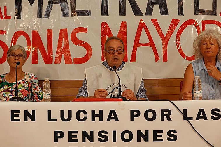 Carmen Ruiz, Pedro Gómez y Rosario Gutiérrez, en la Casa de los Periodistas.