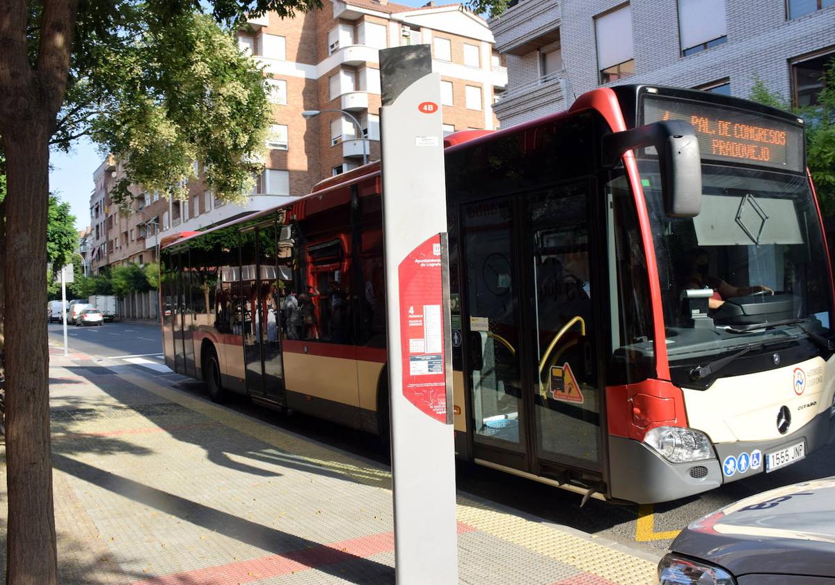 Un autobús urbano, en Club Deportivo.