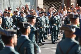 El izado de la bandera en el centro de Logroño