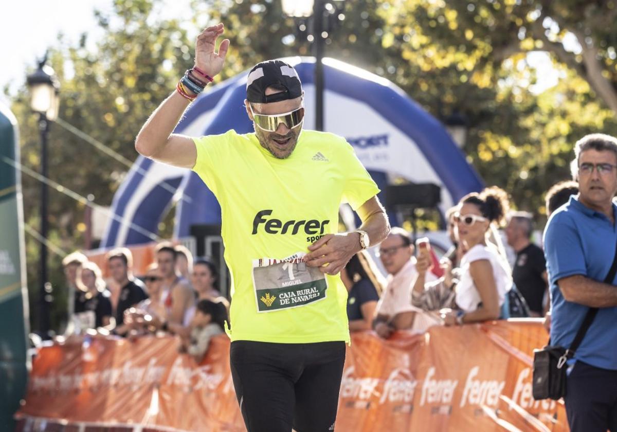 Miguel Ferrer entra en meta como segundo clasificado de la media maratón del pasado domingo en Logroño.