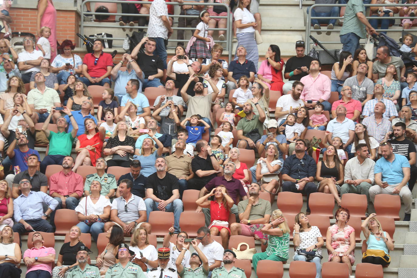 Exhibición de las especialidades de la Guardia Civil en la plaza de toros