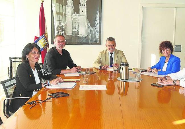 Reunión mantenida por parte del gobierno local y el edil del PR+.