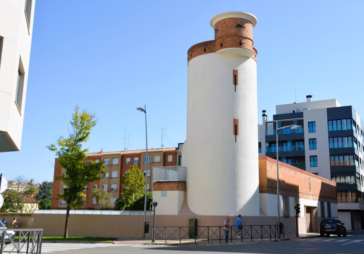 El torreón del antiguo cuartel de Calahorra, como nuevo