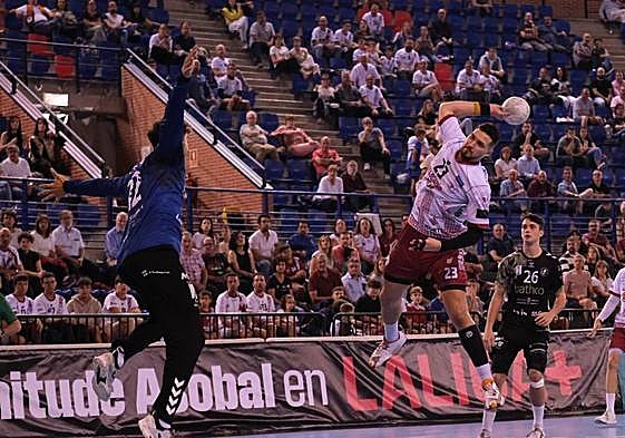 El Logroño y su afición enseñan sus dientes