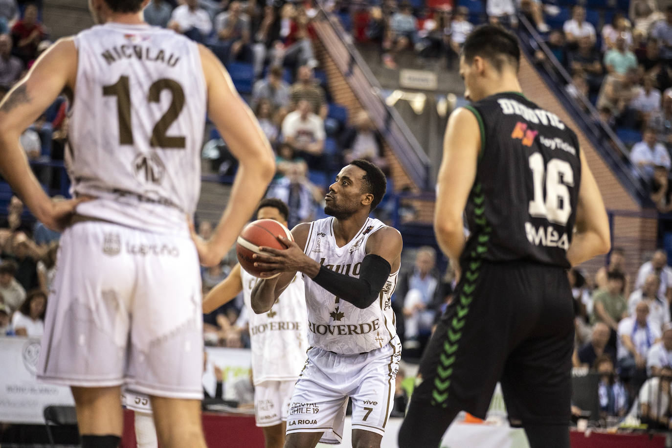 Clavijo 62 - Betis 56