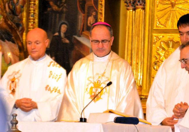 El obispo Santos Montoya presidió la eucaristía.